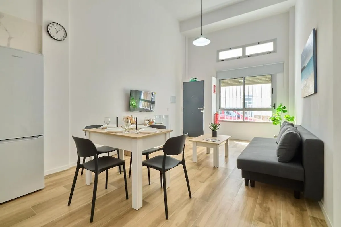 Hasta Para 6 Viajeros, Luz Natural Cocina Equipada Algeciras 0*,  Espanha