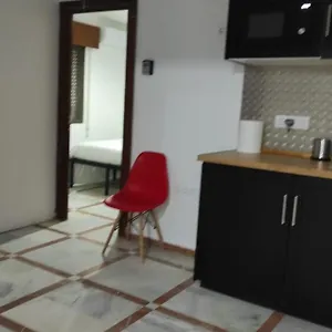  Casa de hóspedes Convenient - Ferry, Train & Bus Station -